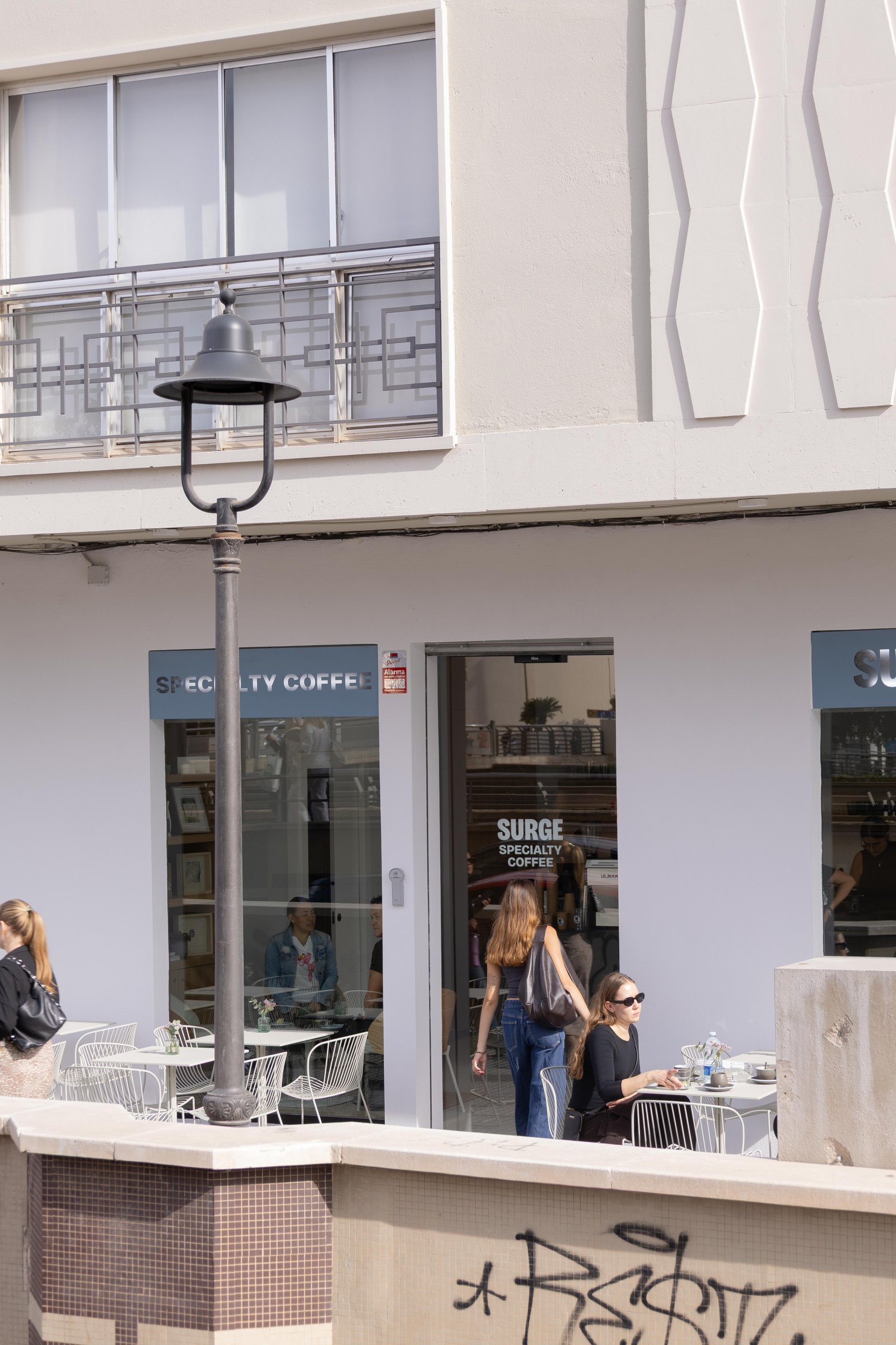 Fachada de Surge Málaga, cafetería de especialidad